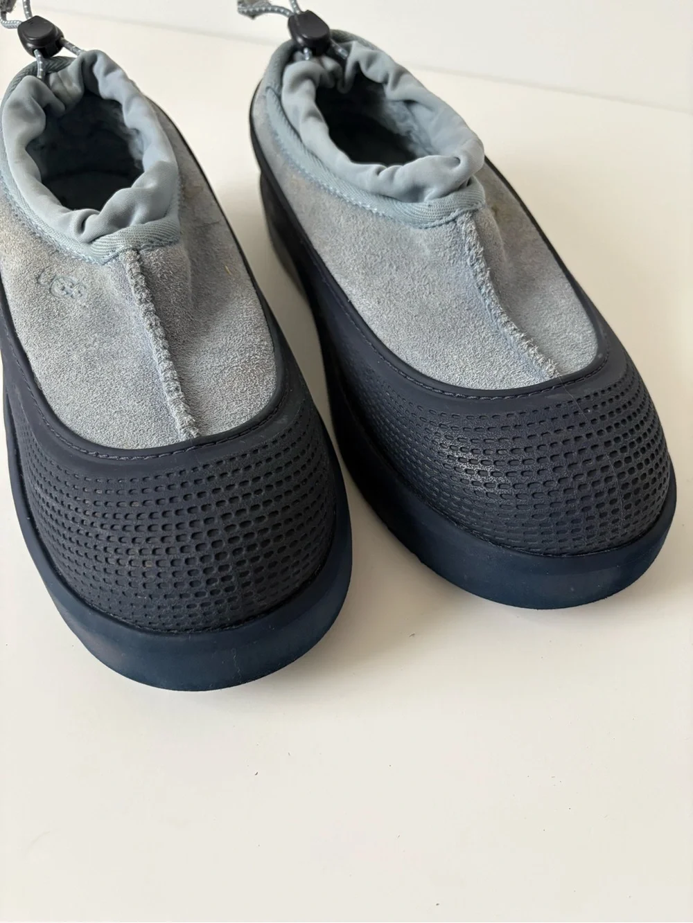 UGG Kids Light Blue and Navy Cozy Slip-On Clog 6 US